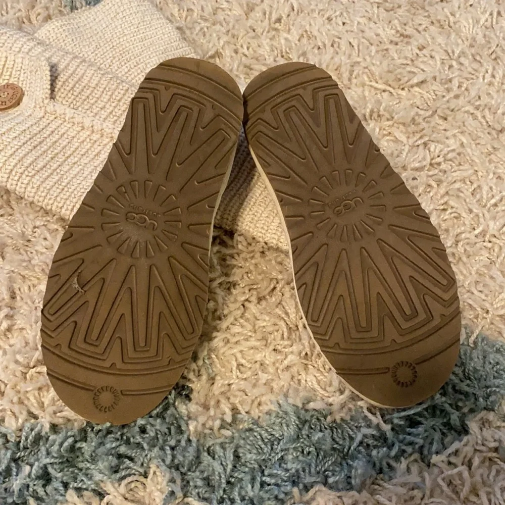 Cream and gold knit Uggs size 7 - Picture 4 of 5